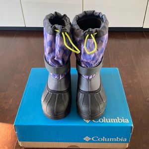 Waterproof!! Columbia Unisex kids snow boots size big kid 7